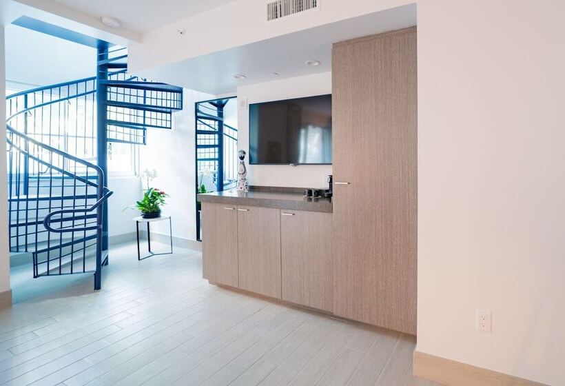 スタンダードバンガロー, The Sagamore Hotel South Beach