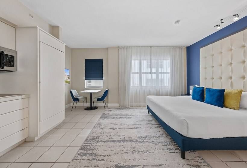 标准工作室, The Sagamore Hotel South Beach