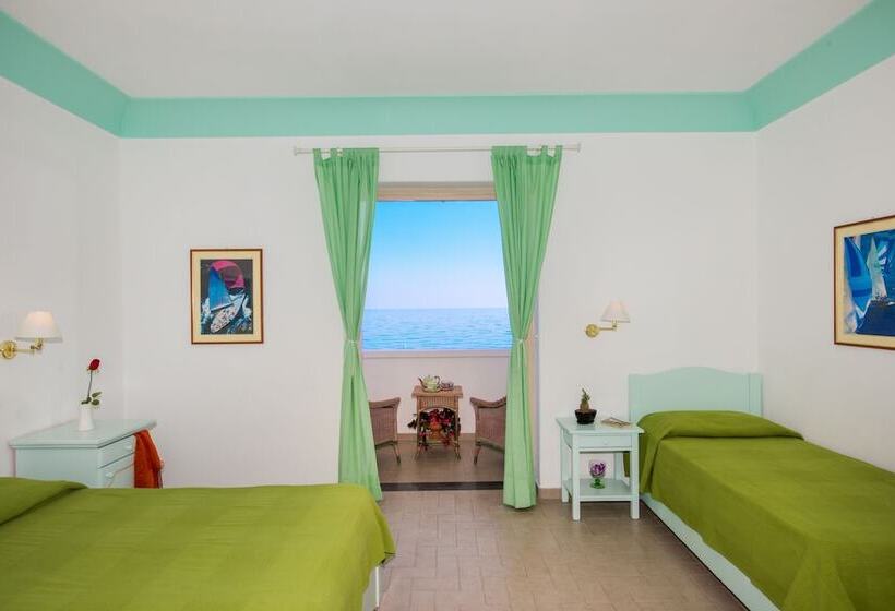 Трехместный Номер Deluxe Вид на Море, Ossidiana Stromboli Center