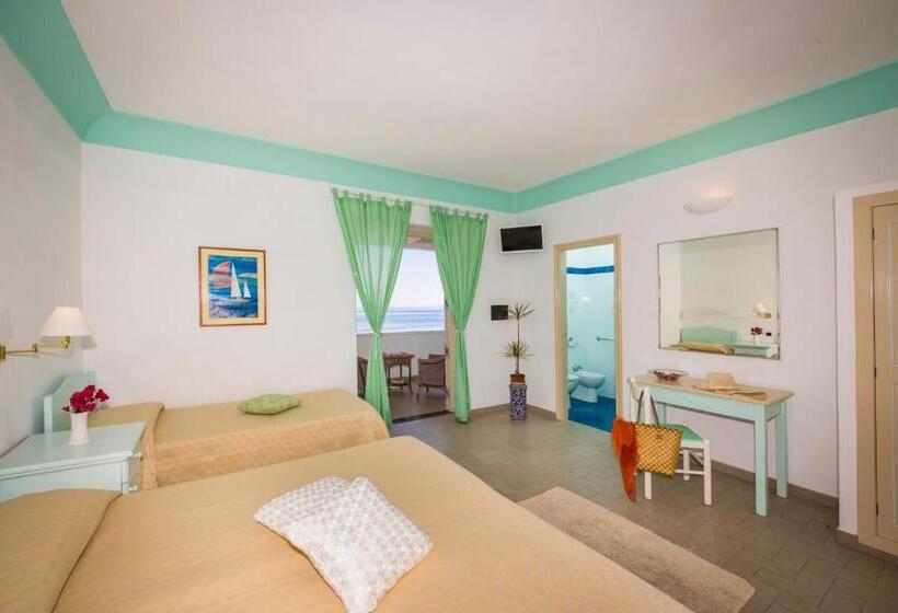 Трехместный Номер Deluxe Вид на Море, Ossidiana Stromboli Center