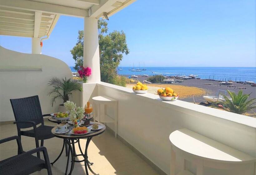 Четырехместный Номер Deluxe, Ossidiana Stromboli Center