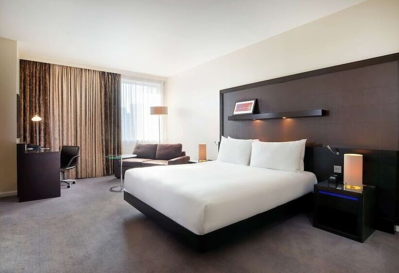 Family Connecting Room, Hilton London Canary Wharf