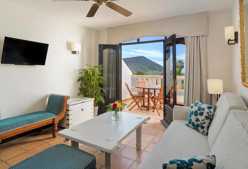 דירת שלושה חדרים, Regency Country Club, Apartments Suites