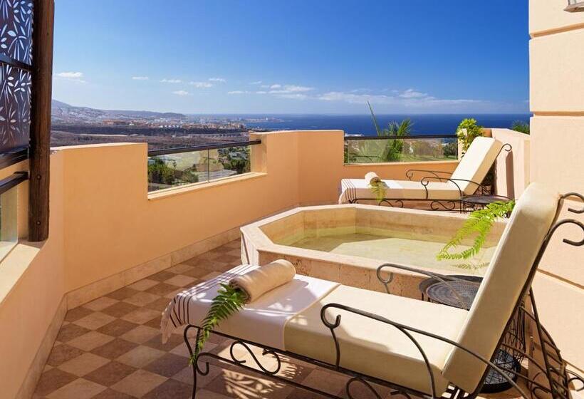 Вилла с 1 спальней и бассейном, Royal Garden Villas, Luxury