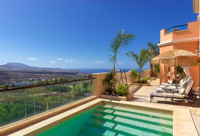 Вилла с 1 спальней и бассейном, Royal Garden Villas, Luxury