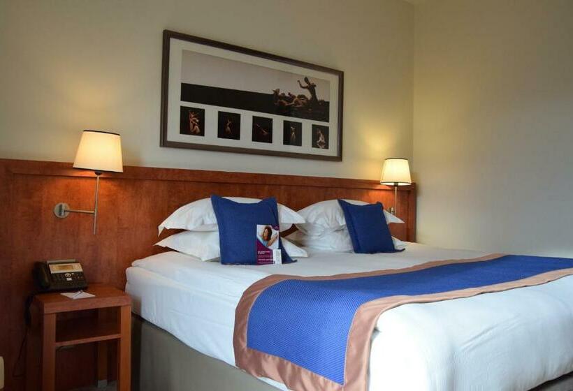 스탠다드 룸 강 전망, Crowne Plaza Lyon   Cité Internationale