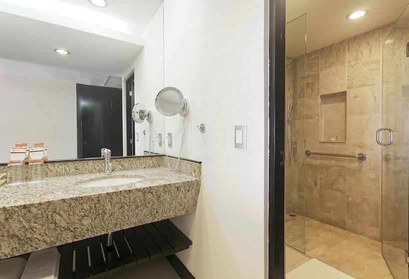 سوییت جونیور, Crowne Plaza Villahermosa, An Ihg