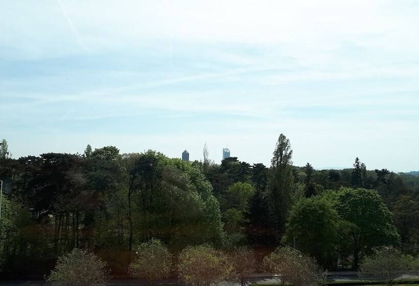 스탠다드 룸 더블 침대 공원 전망, Crowne Plaza Lyon   Cité Internationale