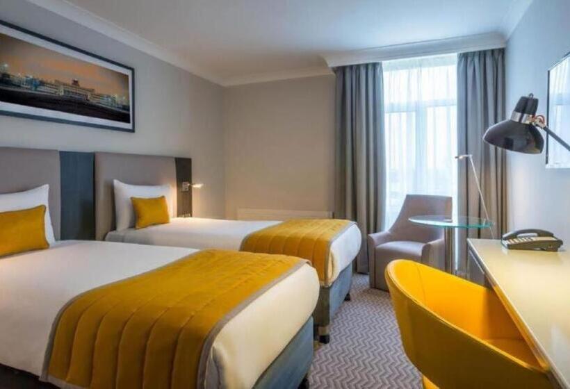 Номер Стандарт, Maldron Hotel Tallaght