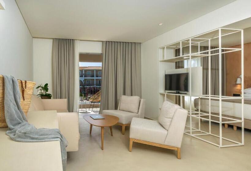 Люкс с Бассейном, Bitzaro Grande Hotel & Suites