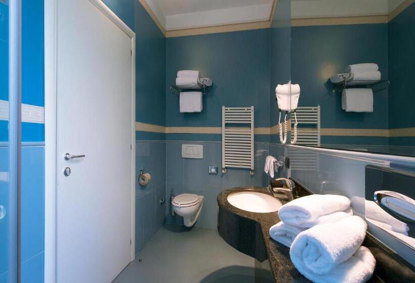 سوئیت جونیور خانوادگی, Cdh Hotel La Spezia