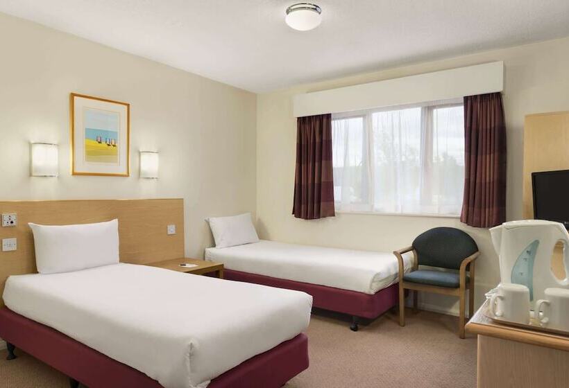 Семейный Номер, Days Inn Hotel Warwick South   Southbound M40