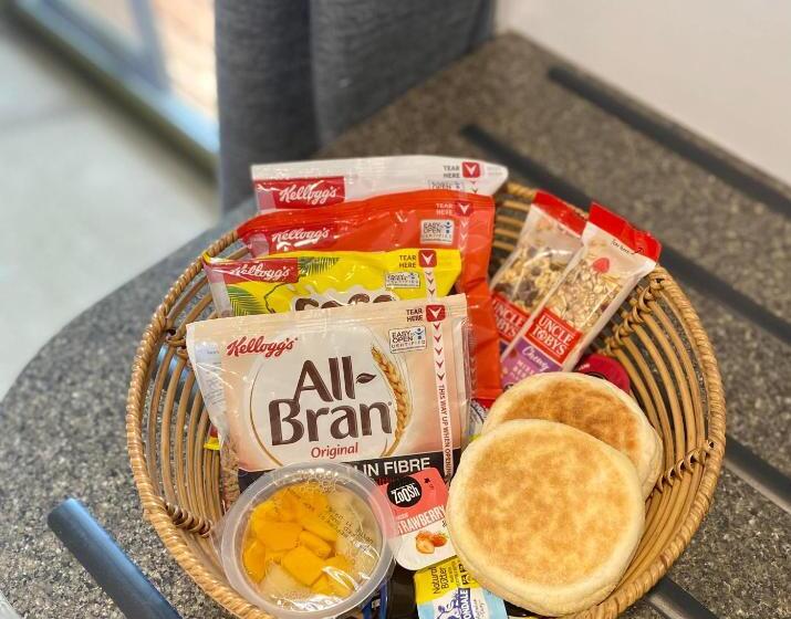 패밀리 룸, Gordon Gateway