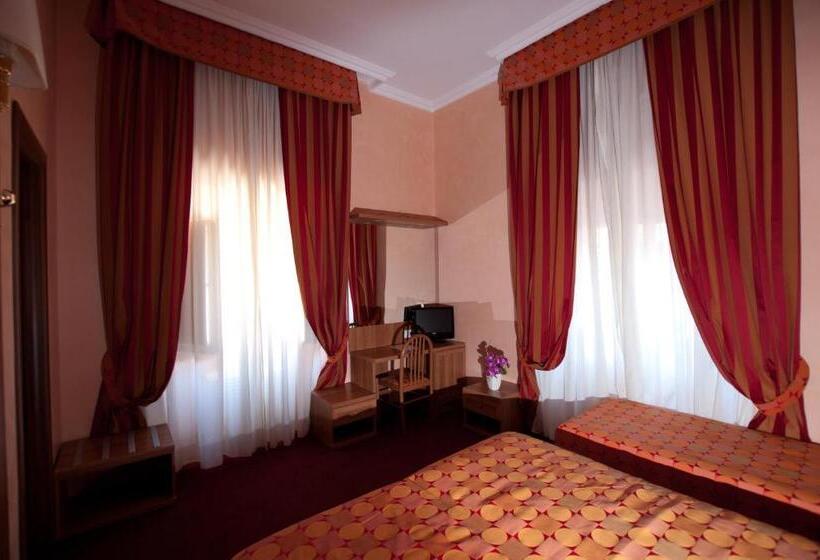 اتاق استاندارد سه نفره, New Morpheus Rooms