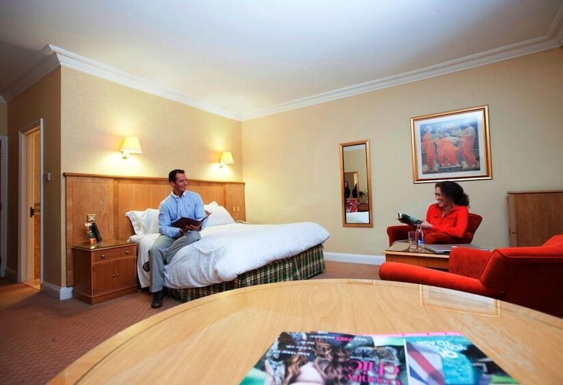 Номер Клуб, Whittlebury Hall And Spa