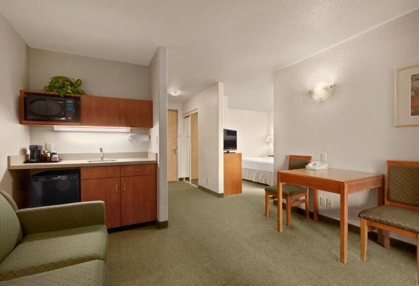 キングサイズベッドのエクゼクティブ, Days Inn By Wyndham Red Deer