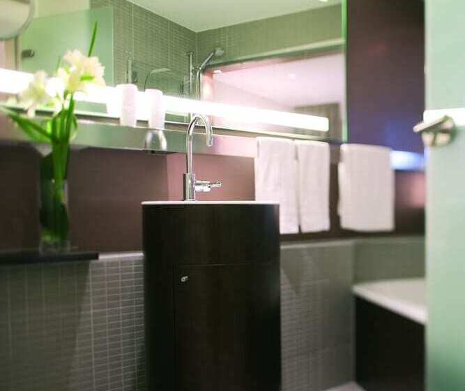 Habitación Superior, Mövenpick Hotel Hamburg