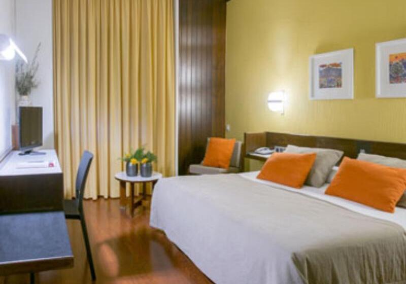 Habitación Superior Cama King, Mövenpick Hotel Hamburg