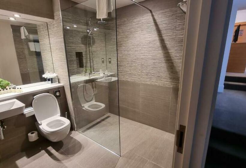 Camera Executive, The Park City Grand Plaza Kensington