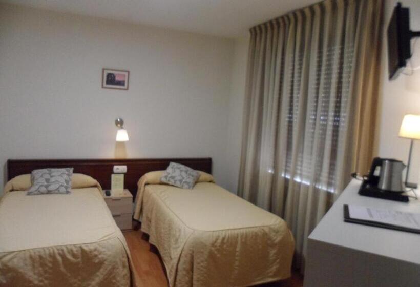 스탠다드 룸, Hostal Coruña