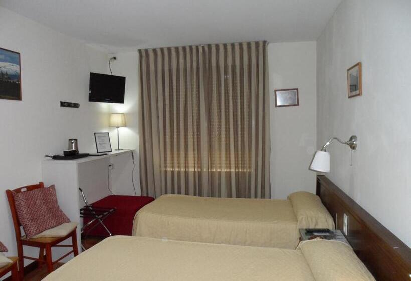 스탠다드 트리플 룸, Hostal Coruña