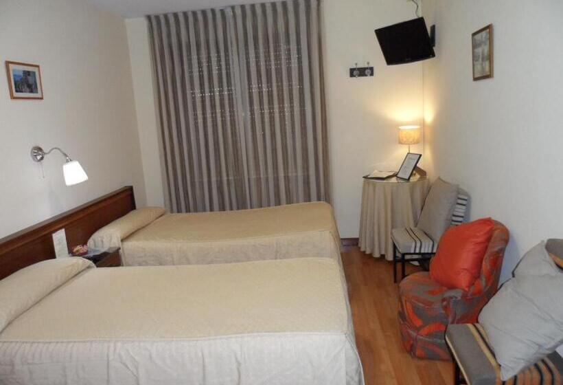 스탠다드 트리플 룸, Hostal Coruña