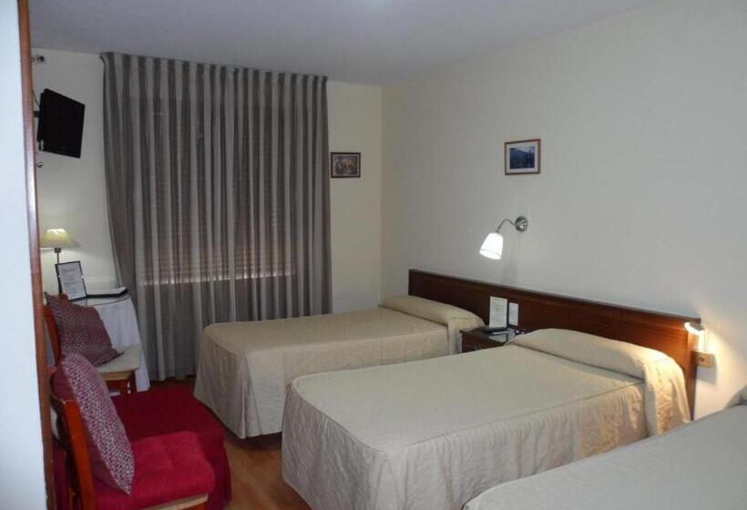 스탠다드 트리플 룸, Hostal Coruña