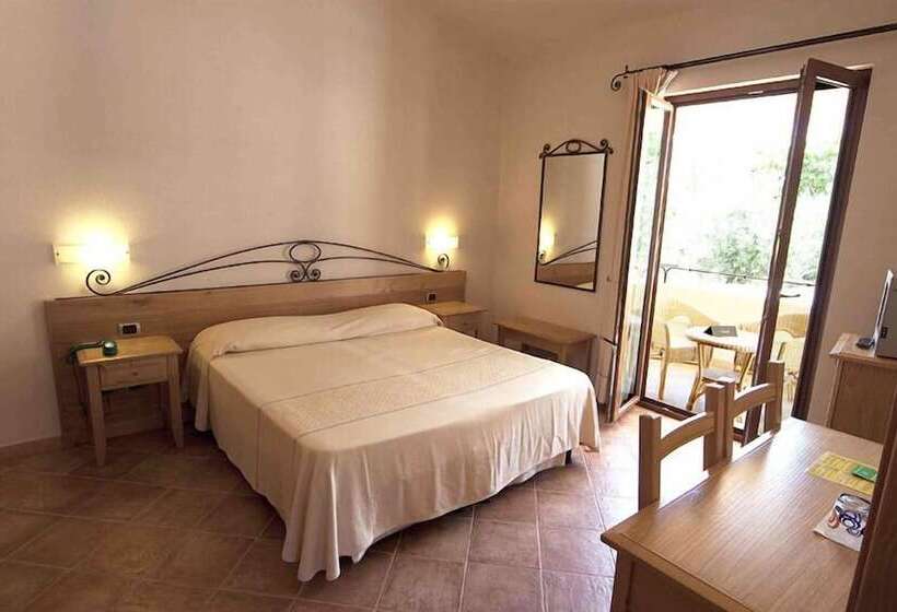 غرفة ديلوكس ثلاثية, Villa Gustui Maris