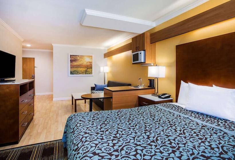 Suite, Days Inn & Suites By Wyndham Antioch