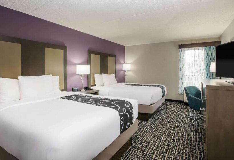 디럭스 스위트, La Quinta Inn By Wyndham Davenport & Conference Center