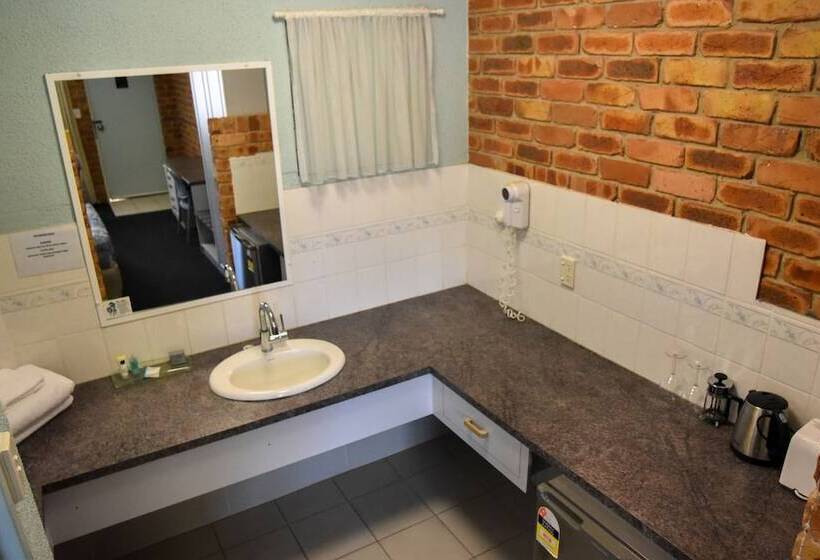 Номер Стандарт, The Crossing Motel