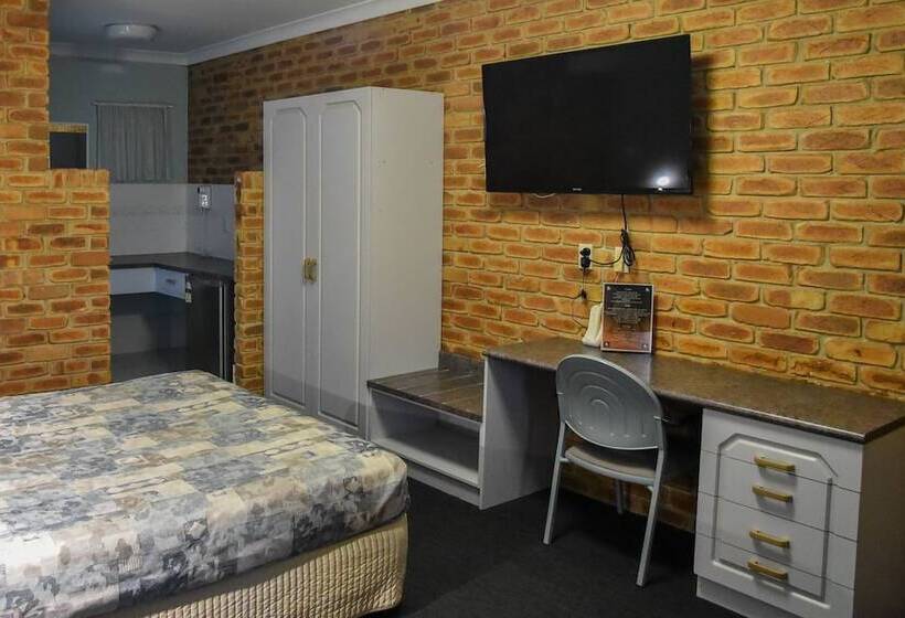 Номер Стандарт, The Crossing Motel