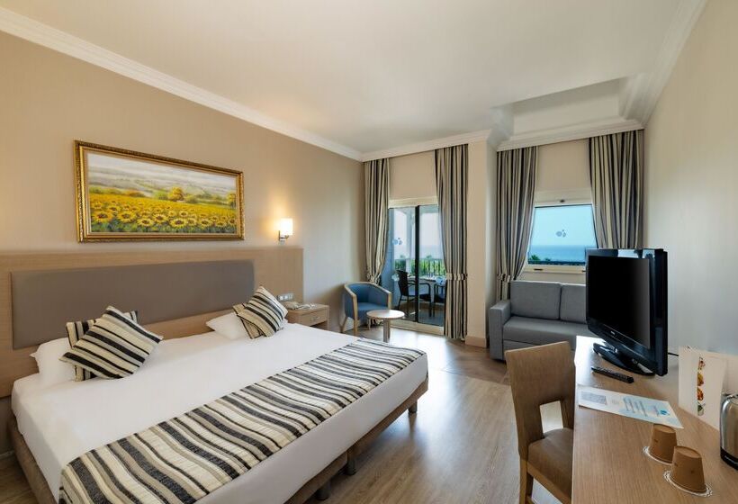 اتاق اساندارد با چشمانداز جانبی به دریا, Crystal Tat Beach Golf Resort & Spa - Ultimate All Inclusive