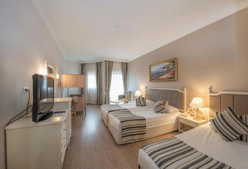 Четырехместный Номер Стандарт, Crystal Tat Beach Golf Resort & Spa - Ultimate All Inclusive