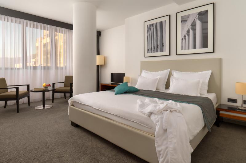 اتاق سوپریور, Atrium