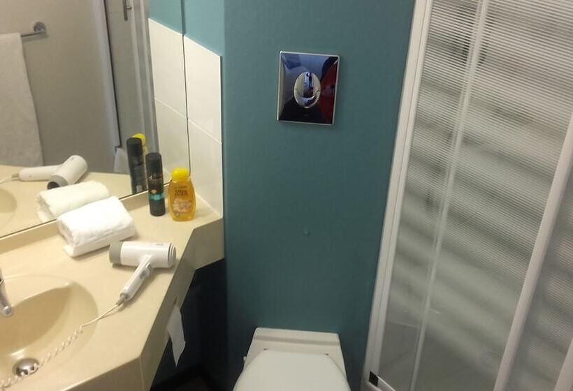 חדר סטנדרט לשלושה, Brit Hotel La Rochelle Périgny