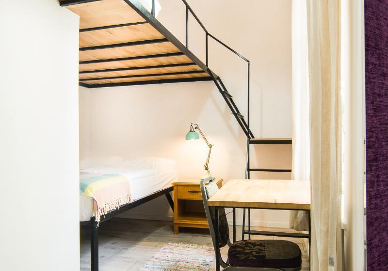 Апартаменты 2 Спальни, Old Town Kanonia Hostel & Apartments