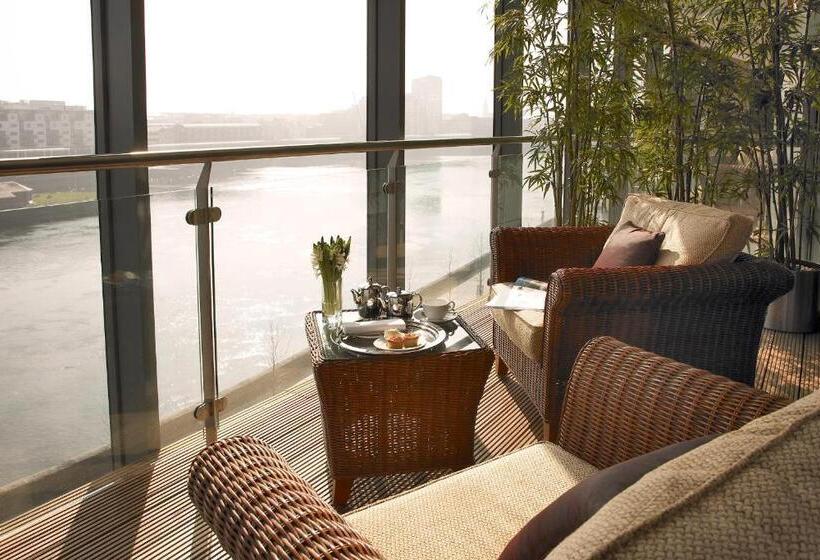 جناح جونيور مزوَّد بشرفة, Limerick Strand