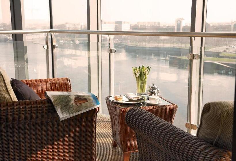 جناح جونيور مزوَّد بشرفة, Limerick Strand
