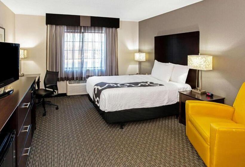 장애인을 위한 스탠다드 룸, La Quinta By Wyndham Milwaukee Delafield