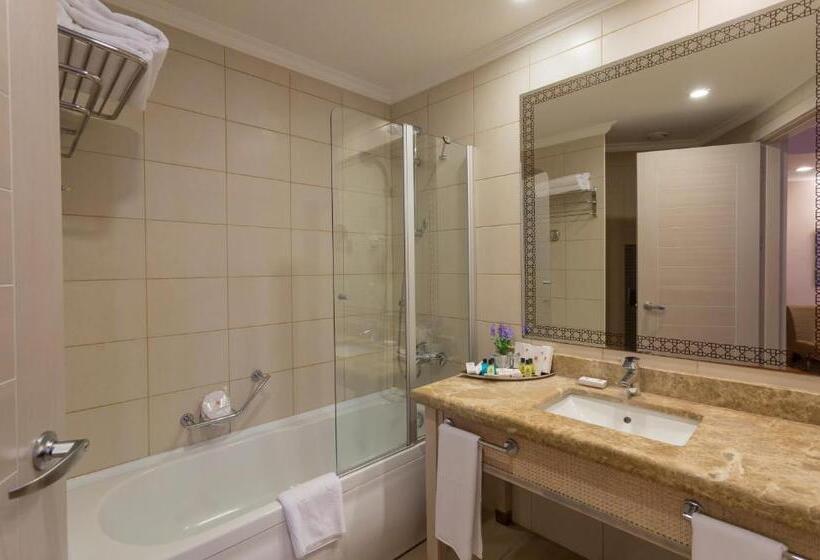 اتاق استاندارد با چشم‌انداز دریا, Mukarnas Spa & Resort