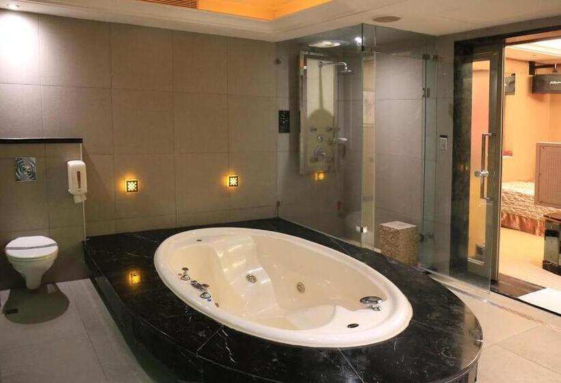 اتاق لوکس چهار تخته, Instone Motel