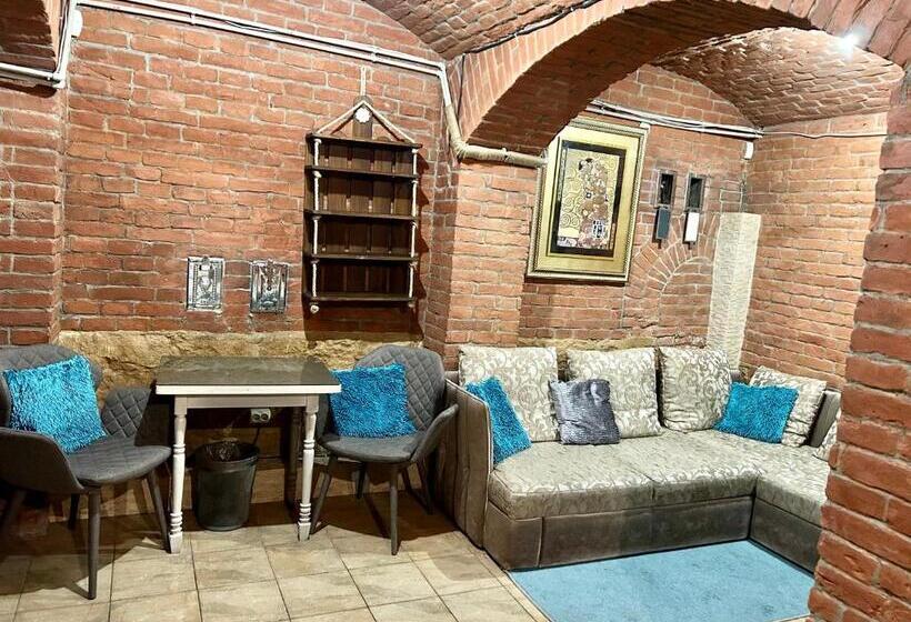 غرفة عائلية, Budget Family