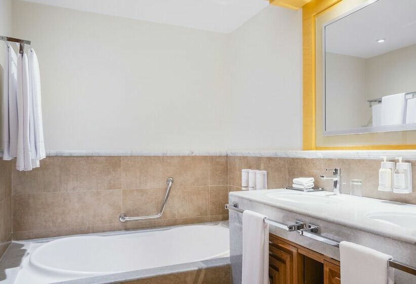 سوییت جونیور با چشم‌انداز دریا, Iberostar Selection Rose Hall Suites
