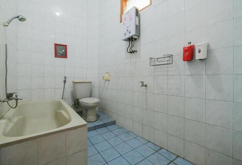 اتاق خانوادگی, Urbanview Hotel Near Jatim Park 1 By Reddoorz