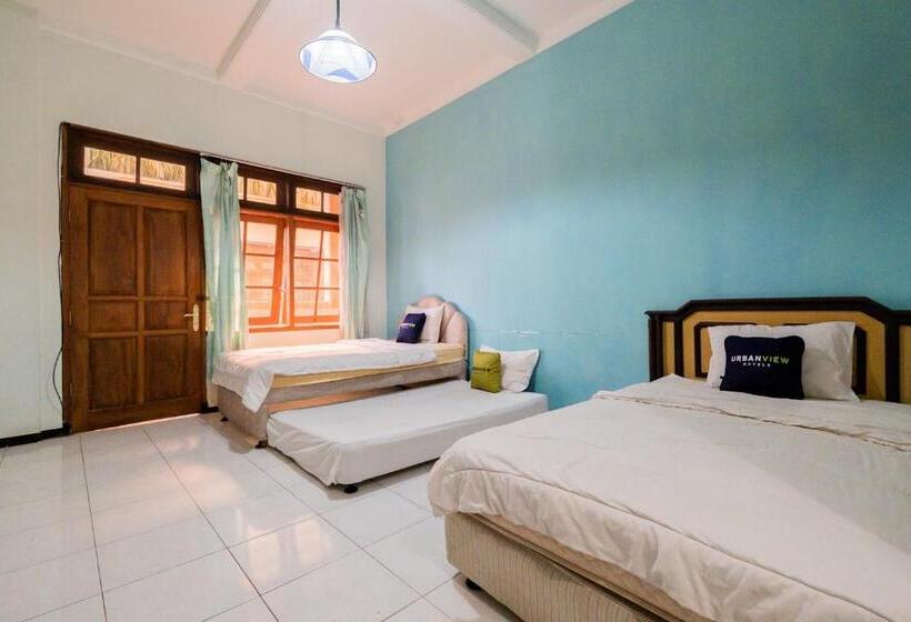 اتاق استاندارد, Urbanview Hotel Near Jatim Park 1 By Reddoorz