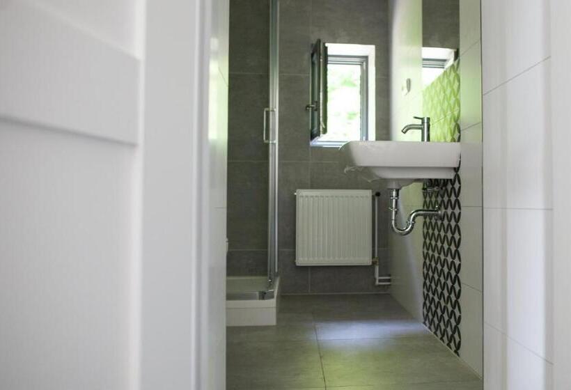 Family Suite, Spálov