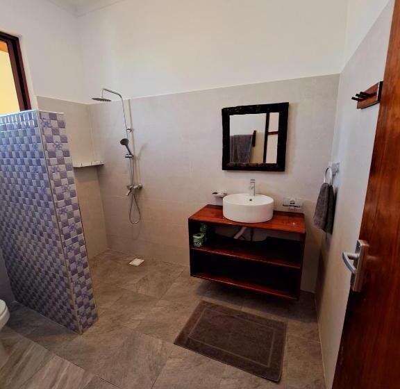 Номер Стандарт Вид на Бассейн, Mimi Na Wewe Villa