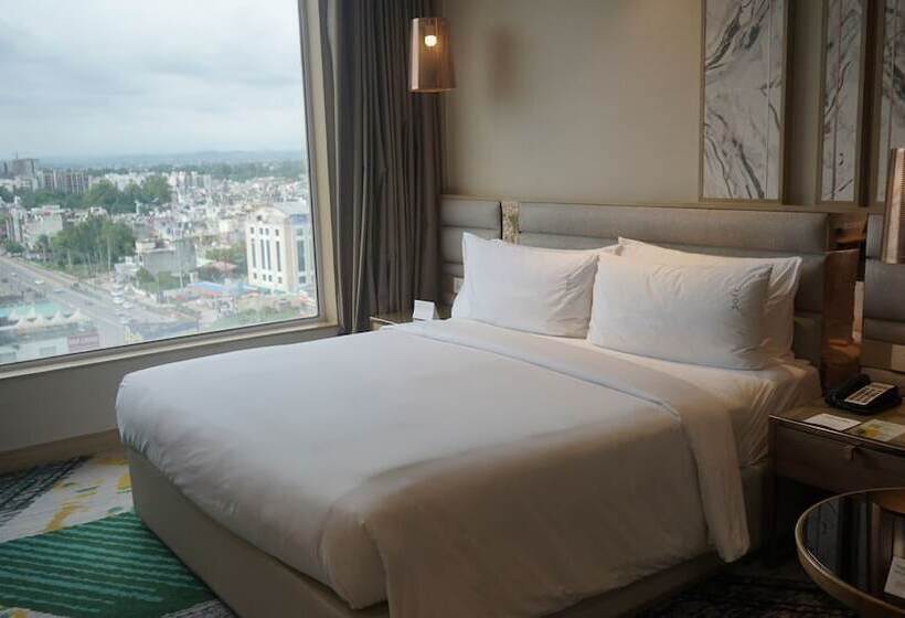 اتاق پرمیوم, Holiday Inn Chandigarh Zirakpur, An Ihg