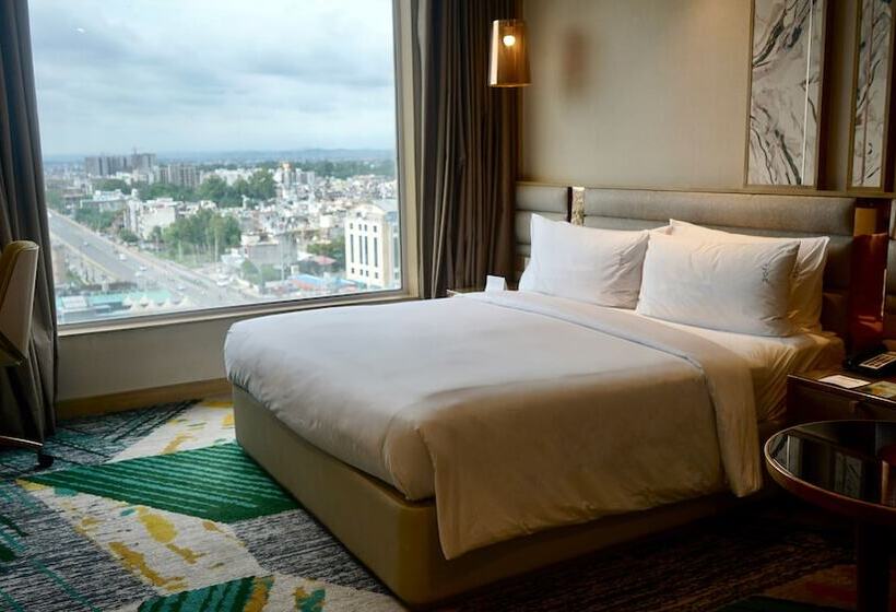 اتاق پرمیوم, Holiday Inn Chandigarh Zirakpur, An Ihg